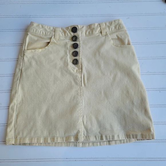 cooper key Dresses & Skirts - Copper Key Light Yellow Mini Skirt Super Stretchy Jeans Buttons Juniors sz 3